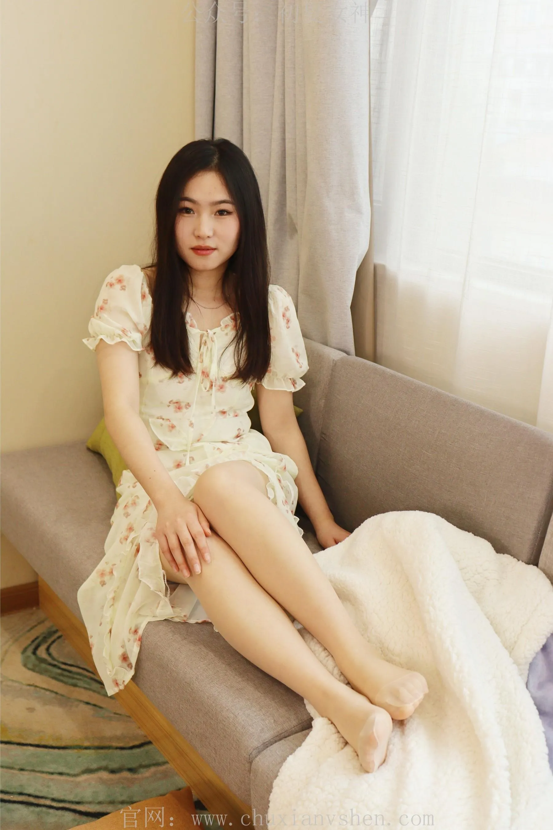 初夏女神 NO.011 水吉 2023款春季S码连衣裙搭错了鞋 [90P]插图9